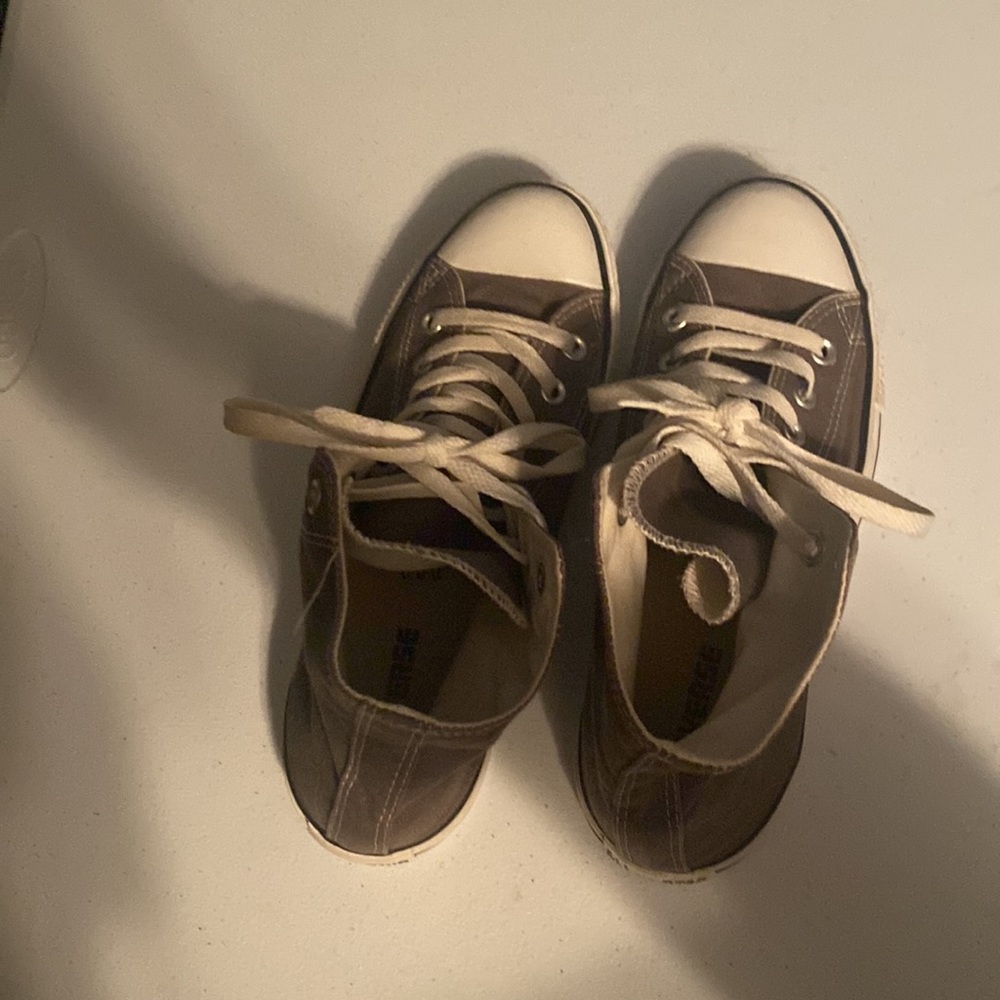 High-Top Converse - Picture 6 of 9